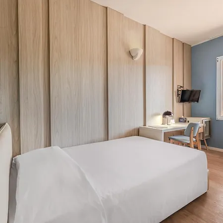 Riva Del Sole Otel